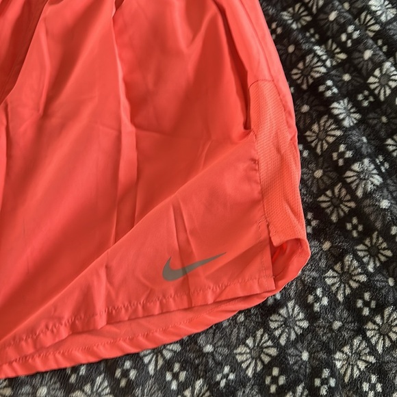 Nike Running Shorts - Picture 2 of 4